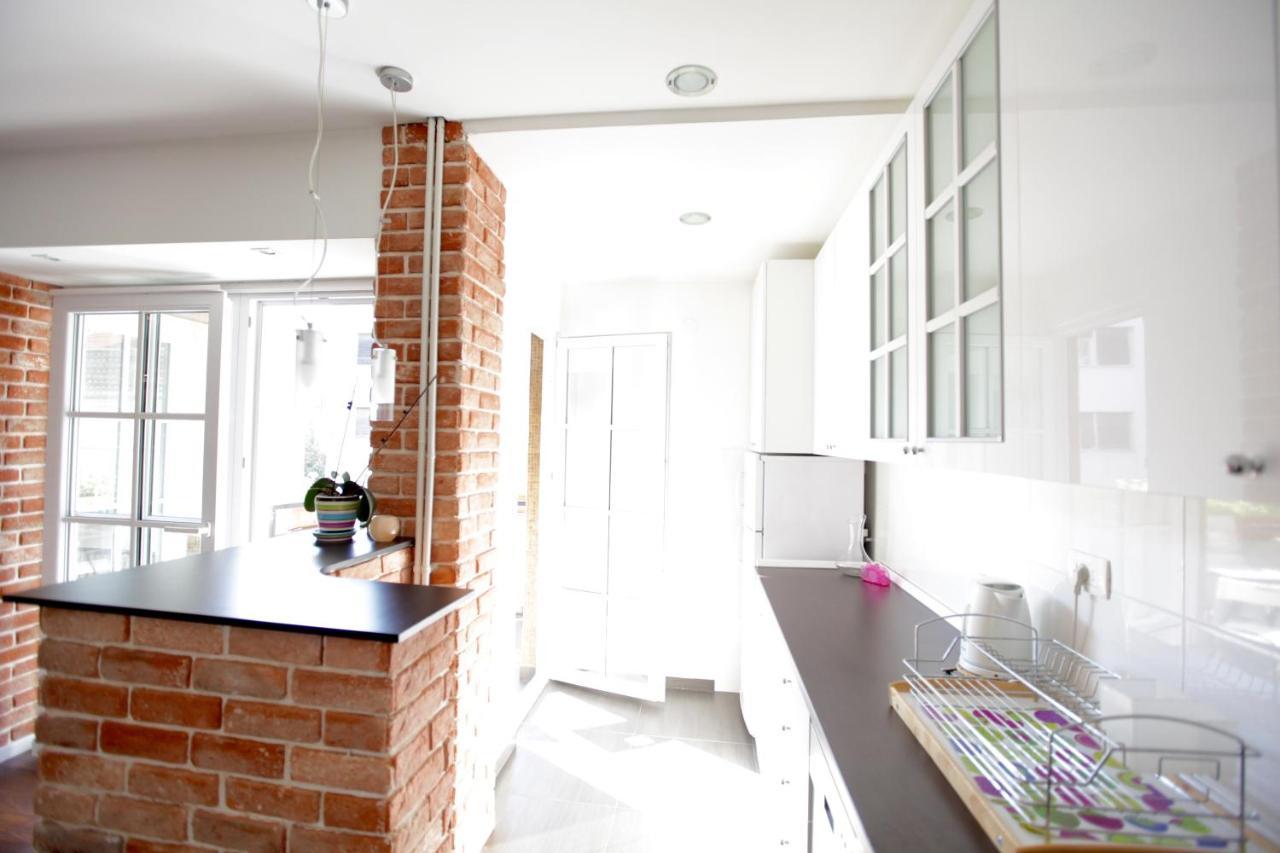 Brick Apartment On Macedonia Pedestrian Street Скопье Экстерьер фото