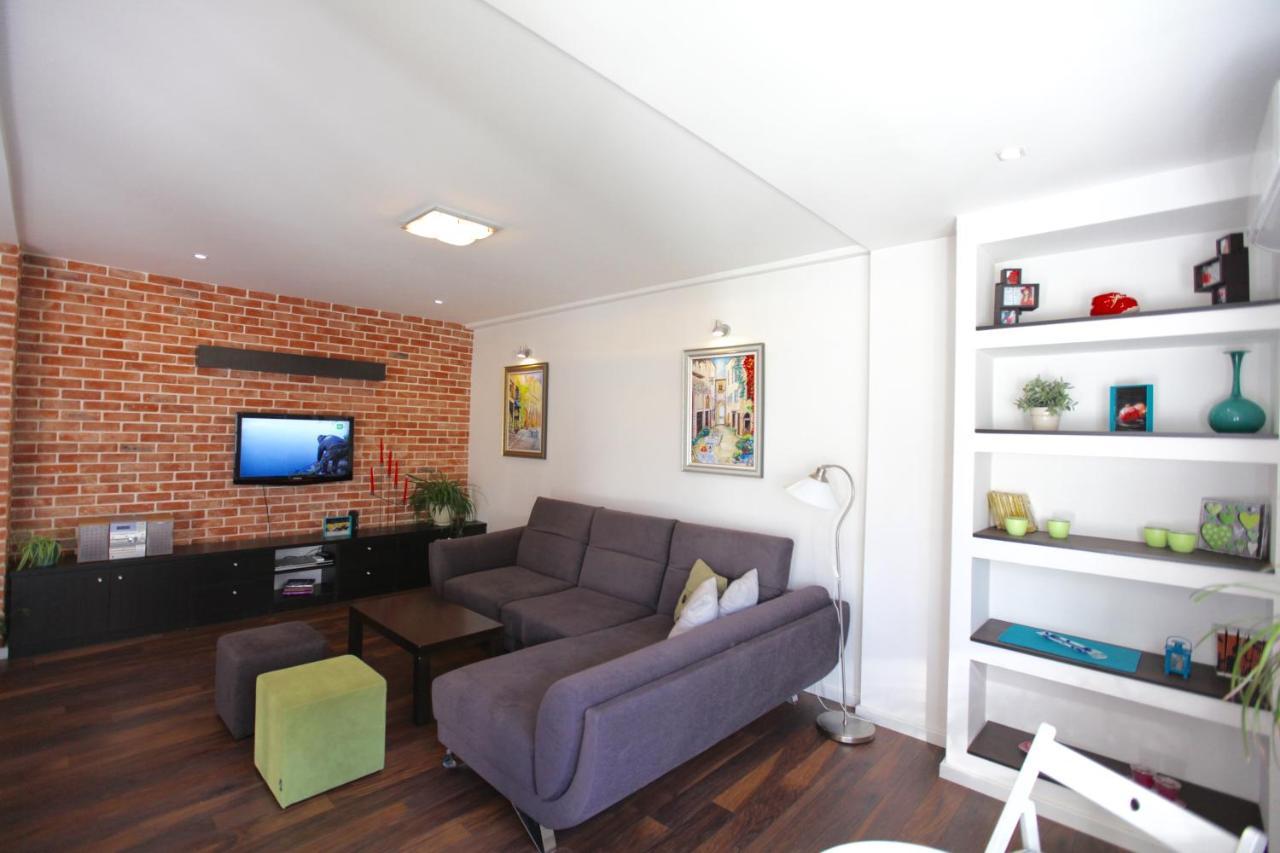 Brick Apartment On Macedonia Pedestrian Street Скопье Экстерьер фото