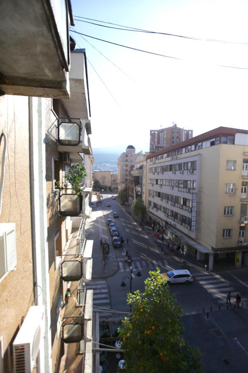 Brick Apartment On Macedonia Pedestrian Street Скопье Экстерьер фото